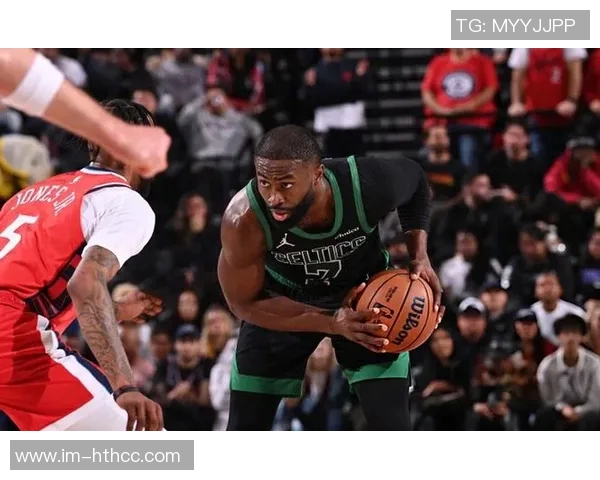 杰伦布朗本赛季追平上赛季单场35得分次数展现出色状态